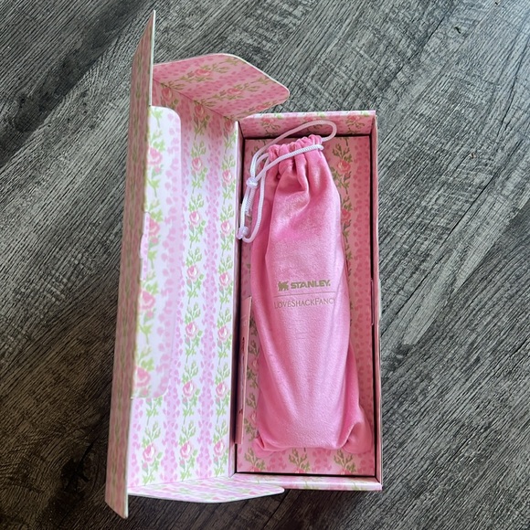 LSF Stanley 🎀 - Picture 3 of 8